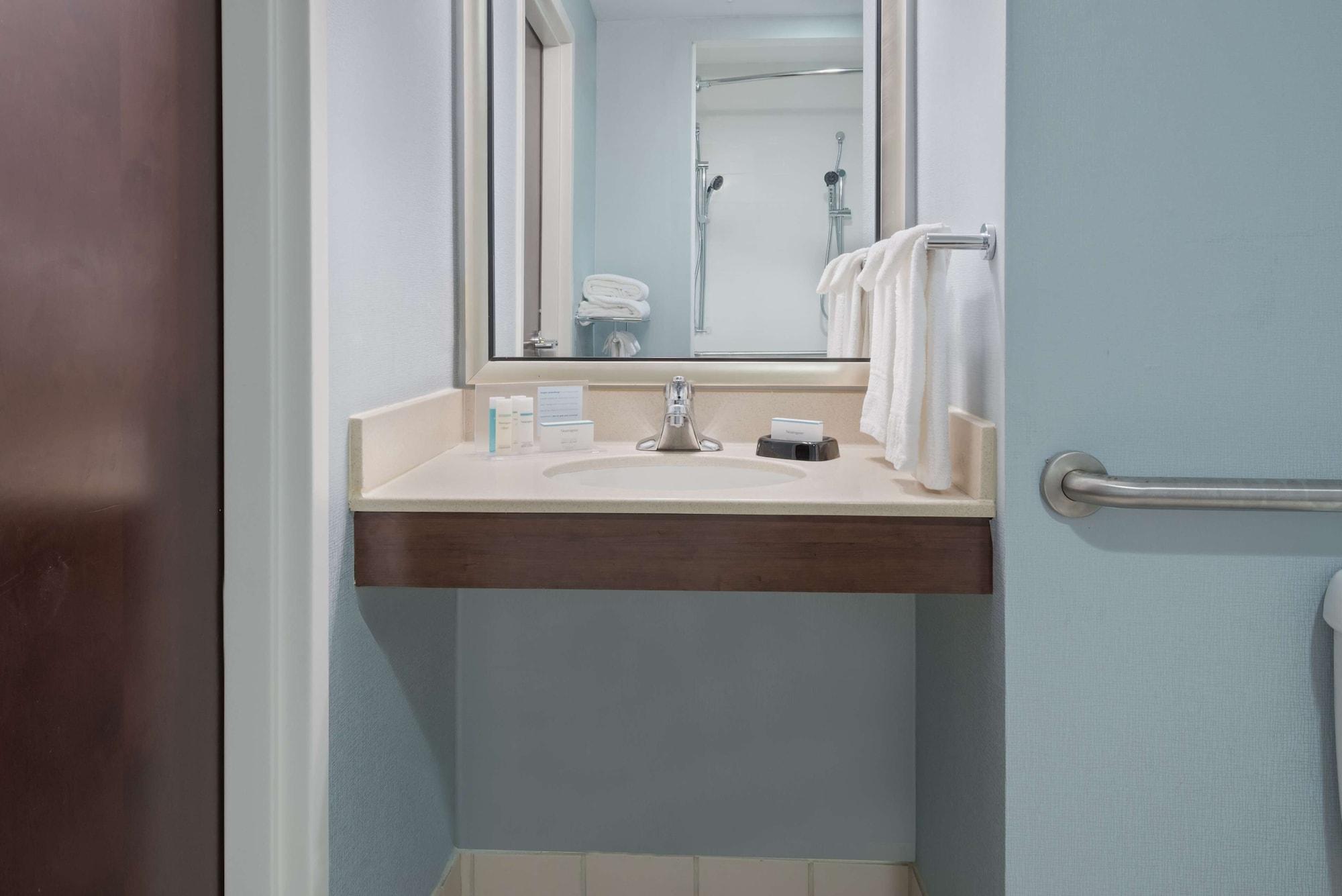 Hampton Boston Bedford Burlington 3* Billerica